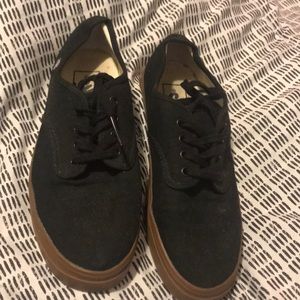Black and Gum vans